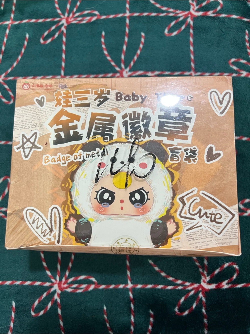 Baby three case metal badge pins 40
